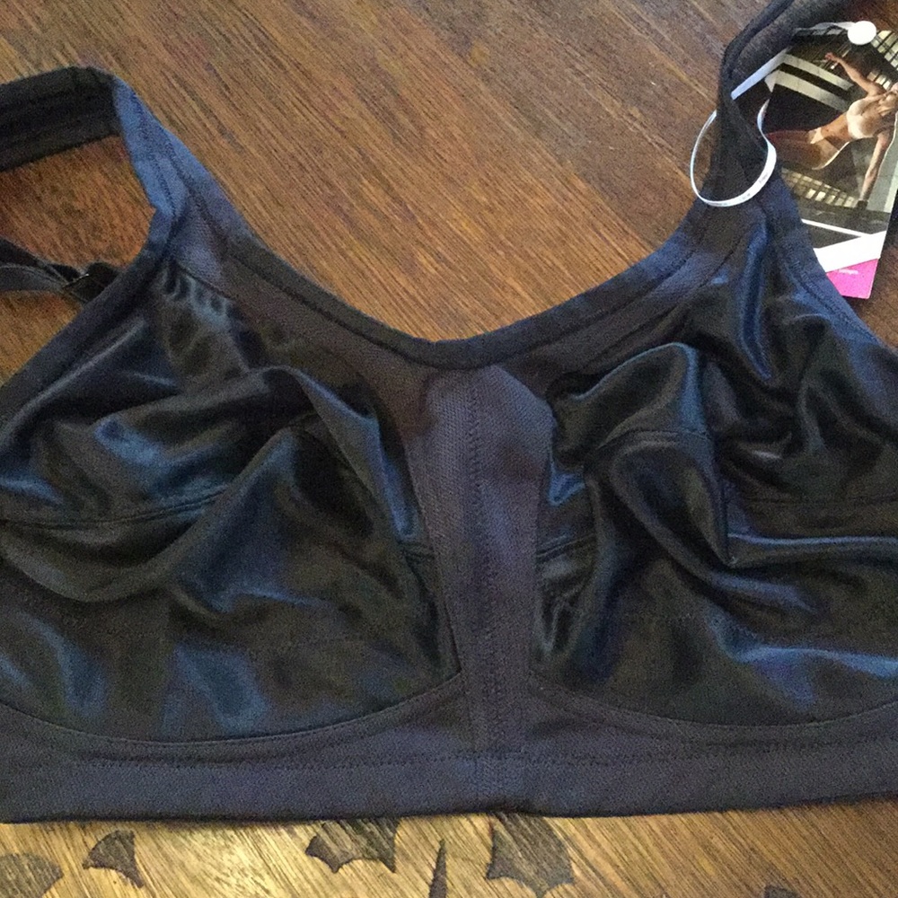 4001 Black sports bra